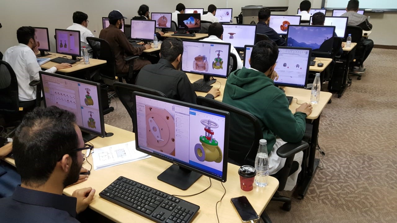 CAD software - Our students gathering the latest techniques...